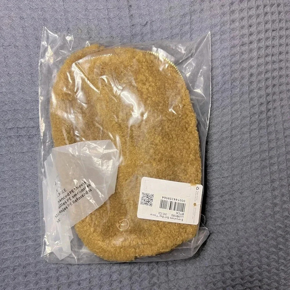 NWT! Lululemon Everywhere Fleece Belt Bag Burnt Caramel - Picture 9 of 14